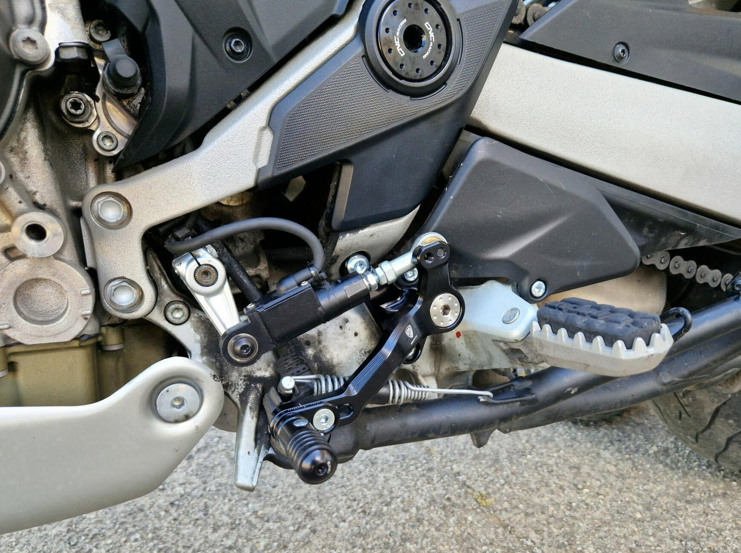 PEC06 - CNC RACING Ducati Multistrada V4 / V4S / Pikes Peak (2021+) Gear Lever "Slide" – Accessories in the Motoraider Motorcycle Aftermarket Accessories and Parts Online Shop