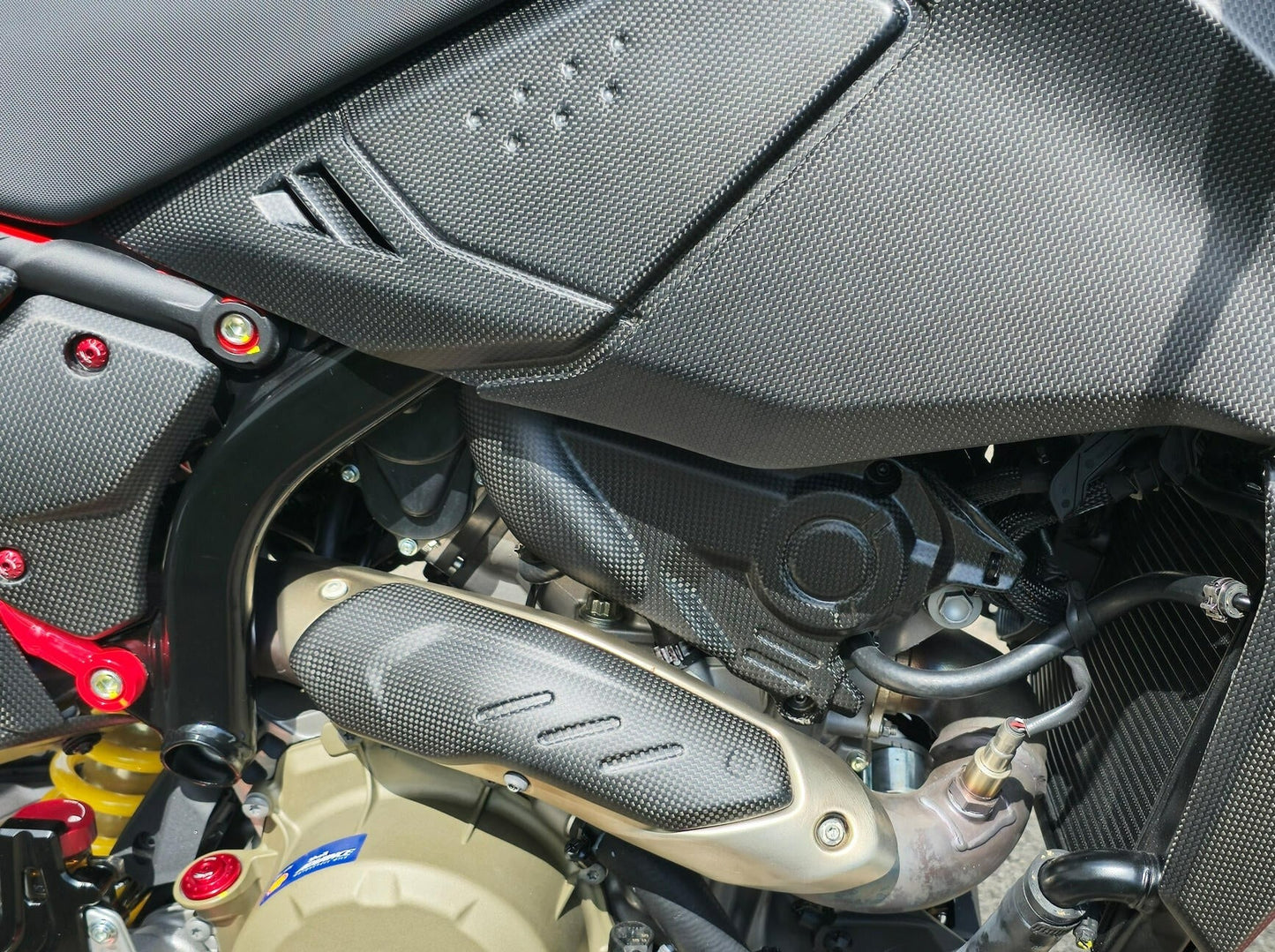 ZA274 - CNC RACING Ducati Hypermotard 698 Mono (2024+) Carbon Engine Cover (right side) – Accessories in the Motoraider Motorcycle Aftermarket Accessories and Parts Online Shop