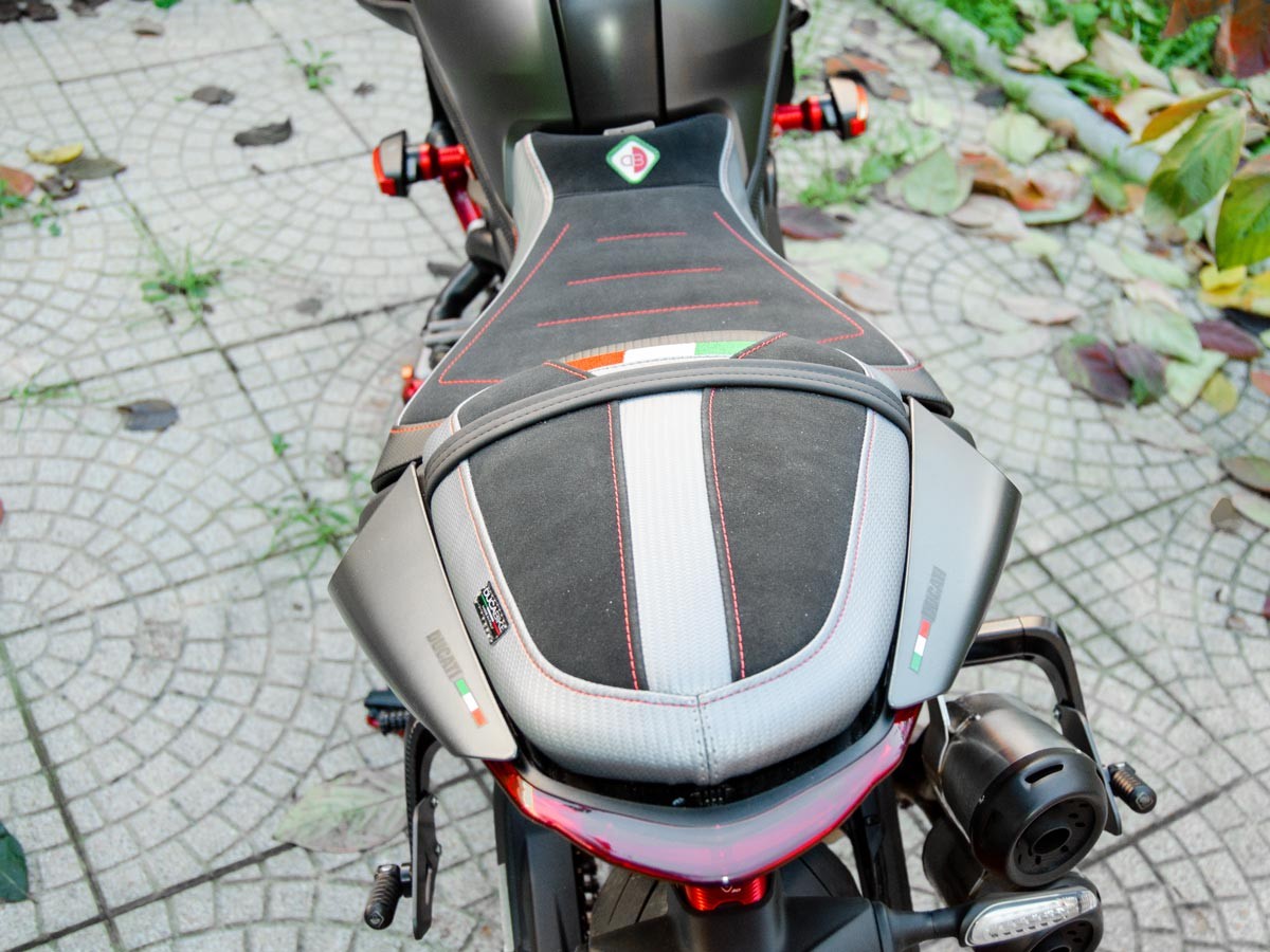 CSM9C01 - DUCABIKE Ducati Monster 950 (2021+) Comfort Seat Cover – Accessories in the Motoraider Motorcycle Aftermarket Accessories and Parts Online Shop