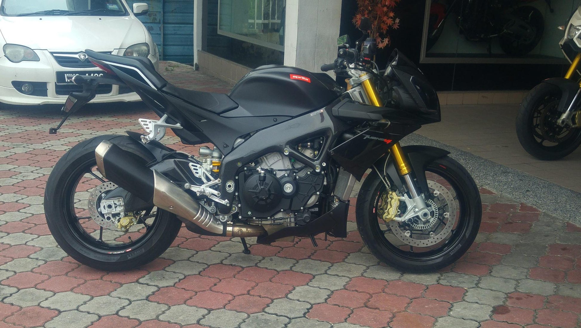 CARBON2RACE Aprilia Tuono V4 (11/24) Carbon Frame Covers – Accessories in the 2WheelsHero Motorcycle Aftermarket Accessories and Parts Online Shop