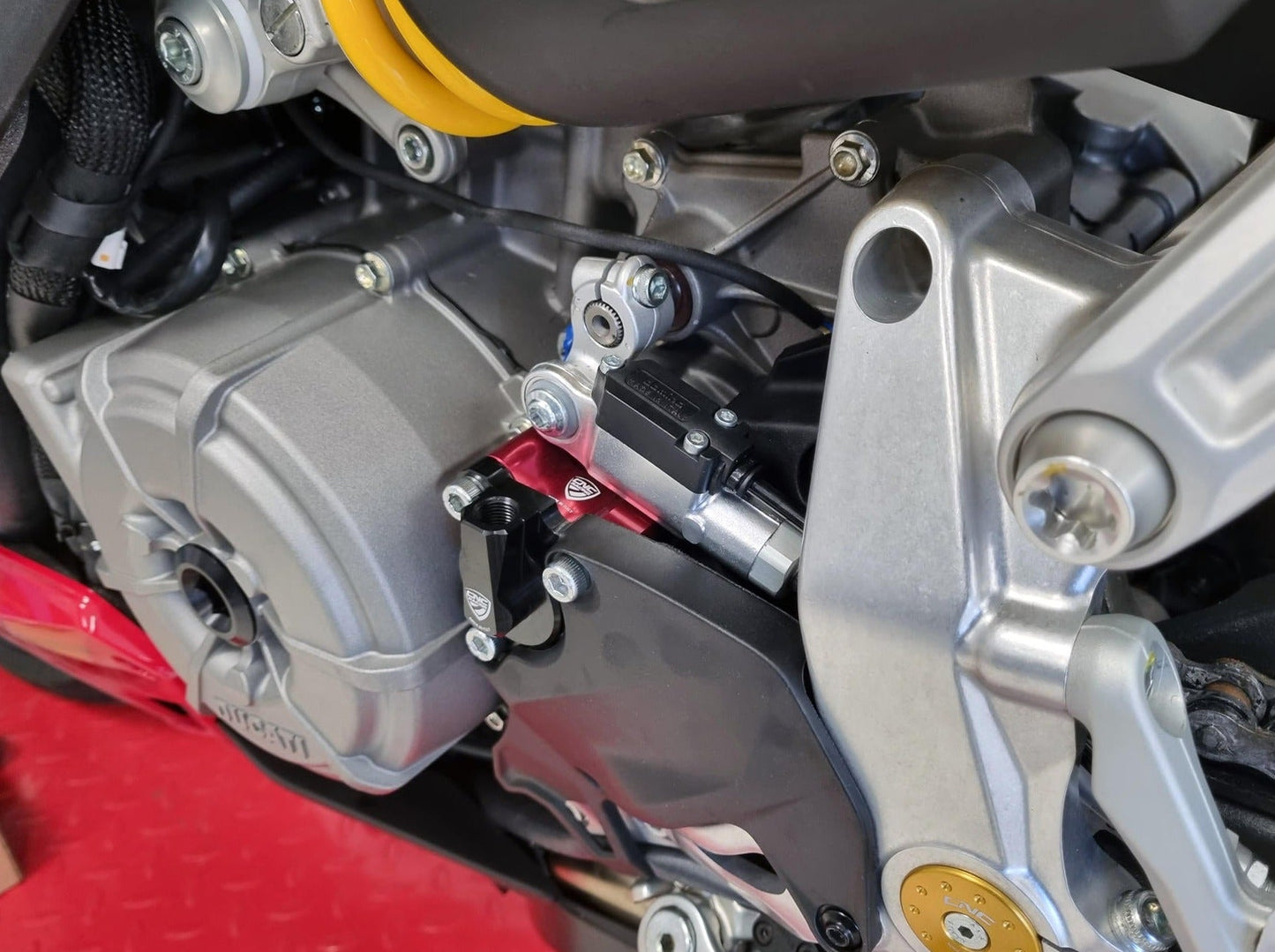 AFA04 - CNC RACING Ducati Panigale V2 / Streetfighter V2 (20/24) Clutch Slave Cylinder Mounting Plate – Accessories in the Motoraider Motorcycle Aftermarket Accessories and Parts Online Shop