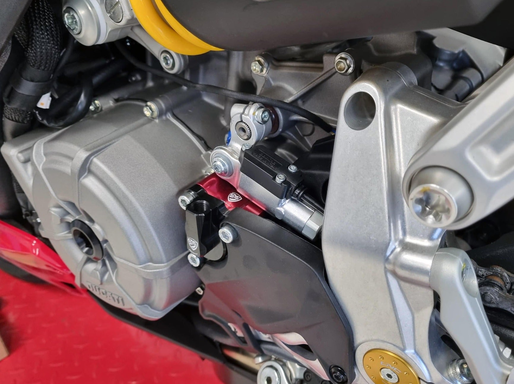 AFA04 - CNC RACING Ducati Panigale V2 / Streetfighter V2 (20/24) Clutch Slave Cylinder Mounting Plate – Accessories in the Motoraider Motorcycle Aftermarket Accessories and Parts Online Shop