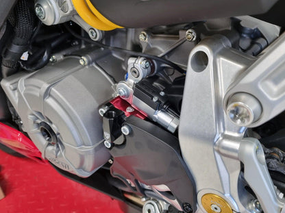 AFA04 - CNC RACING Ducati Panigale V2 / Streetfighter V2 (20/24) Clutch Slave Cylinder Mounting Plate – Accessories in the Motoraider Motorcycle Aftermarket Accessories and Parts Online Shop