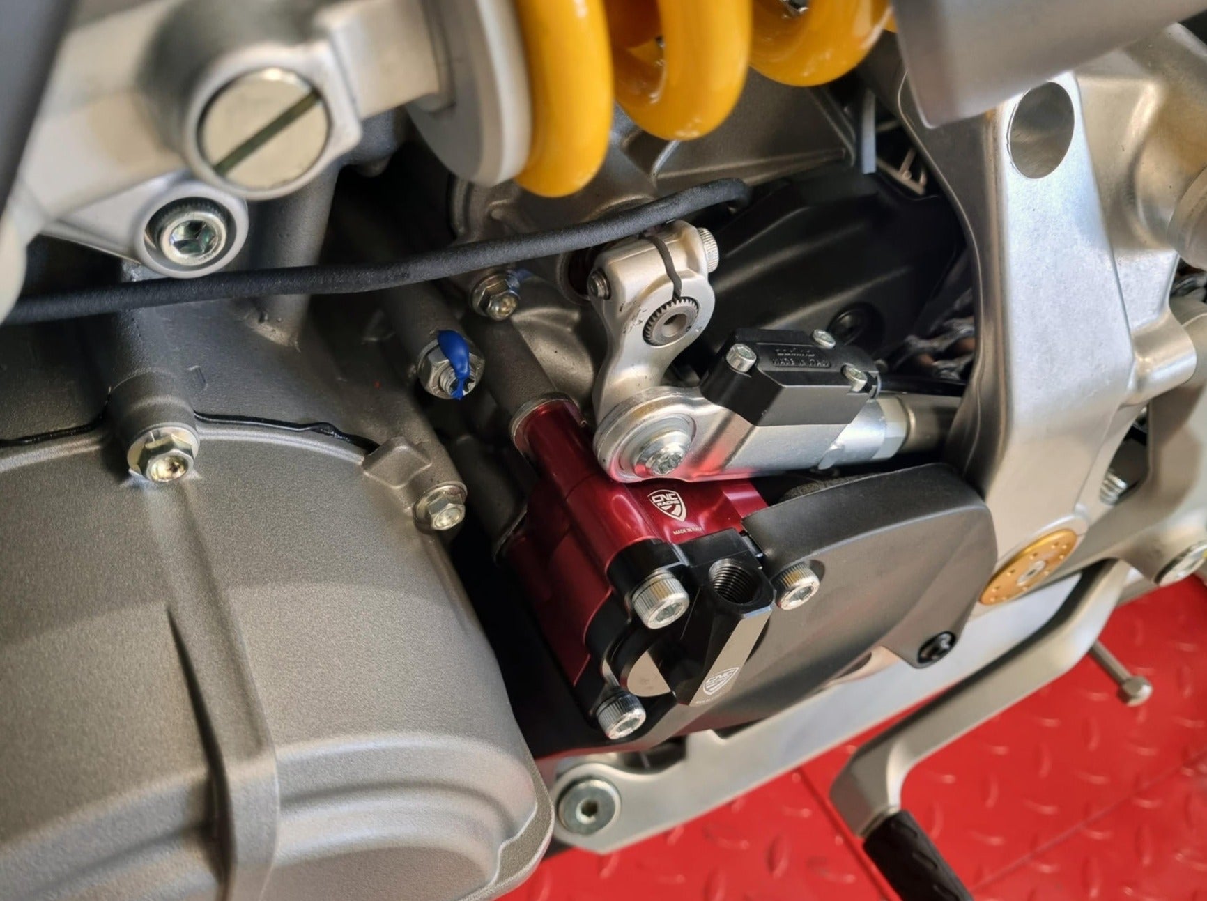 AFA04 - CNC RACING Ducati Panigale V2 / Streetfighter V2 (20/24) Clutch Slave Cylinder Mounting Plate – Accessories in the Motoraider Motorcycle Aftermarket Accessories and Parts Online Shop
