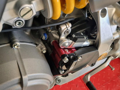 AFA04 - CNC RACING Ducati Panigale V2 / Streetfighter V2 (20/24) Clutch Slave Cylinder Mounting Plate – Accessories in the Motoraider Motorcycle Aftermarket Accessories and Parts Online Shop
