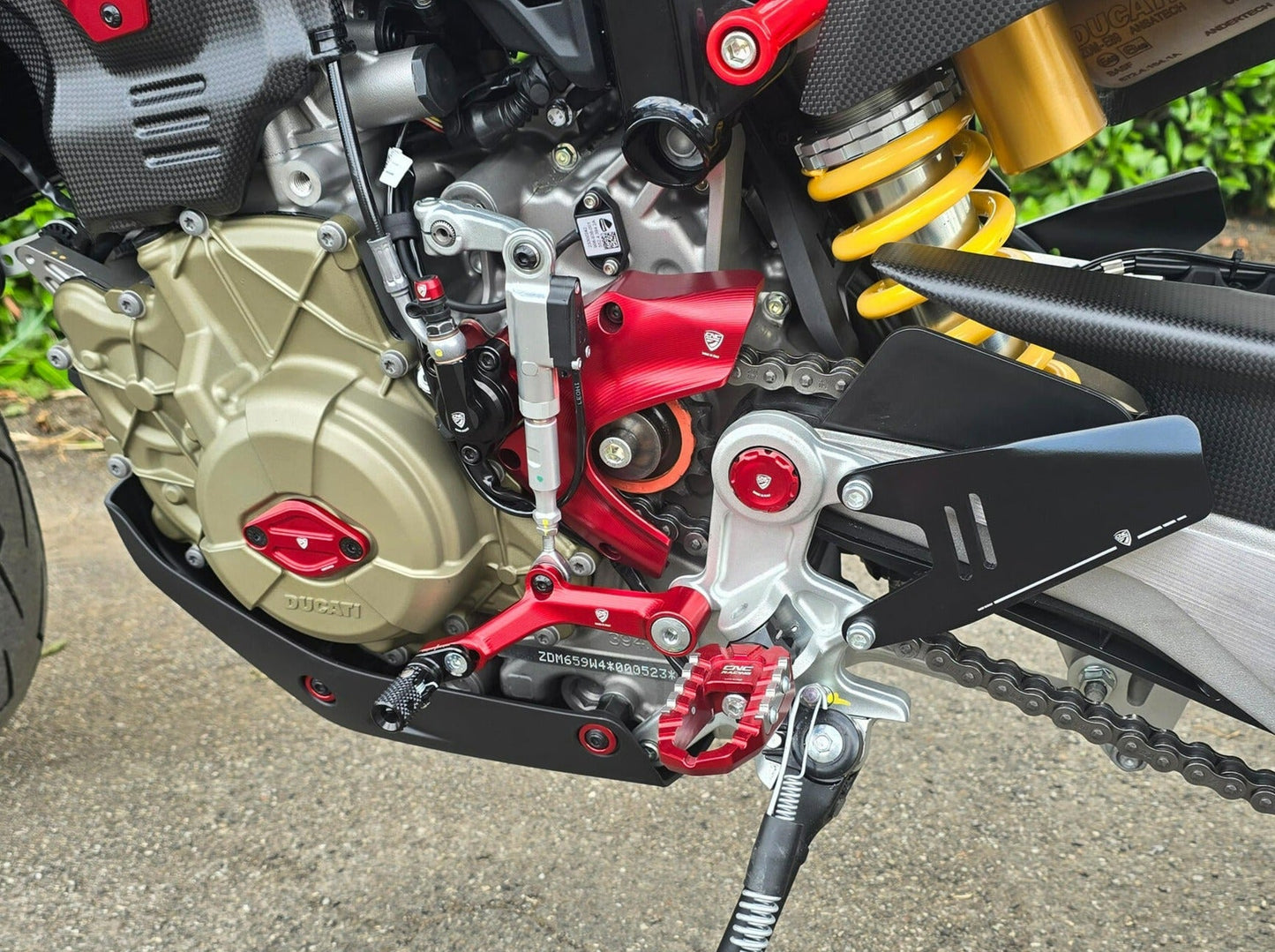 CNC RACING AFA05 Ducati Hypermotard 698 / Multistrada V2 (2025+) Clutch Slave Cylinder Mounting Plate – Accessories in the Motoraider Motorcycle Aftermarket Accessories and Parts Online Shop