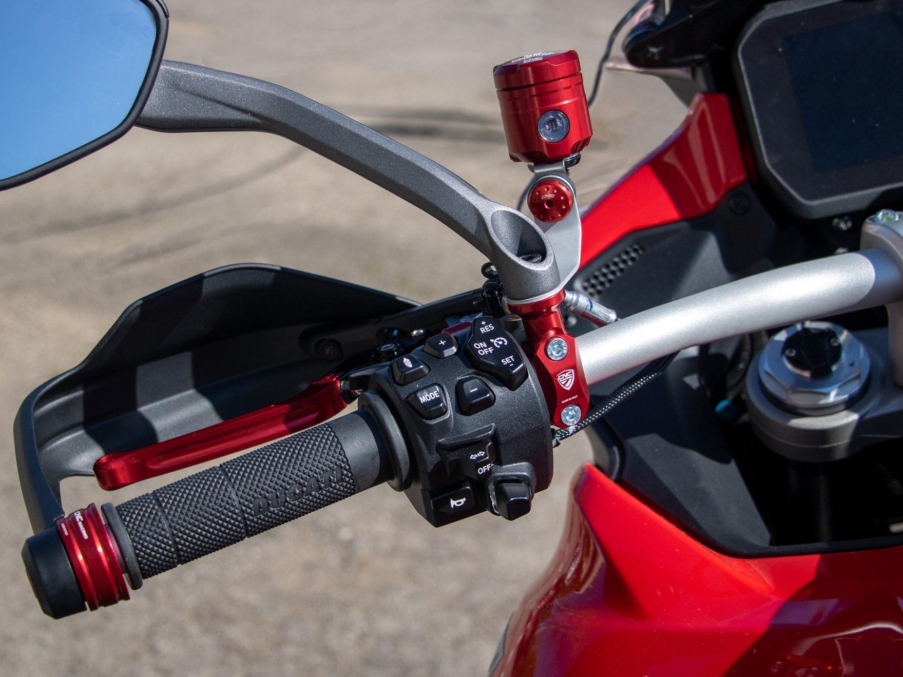 CV020 - CNC RACING Ducati Multistrada V4 (2021+) Master Cylinder Clamp (left) – Accessories in the Motoraider Motorcycle Aftermarket Accessories and Parts Online Shop