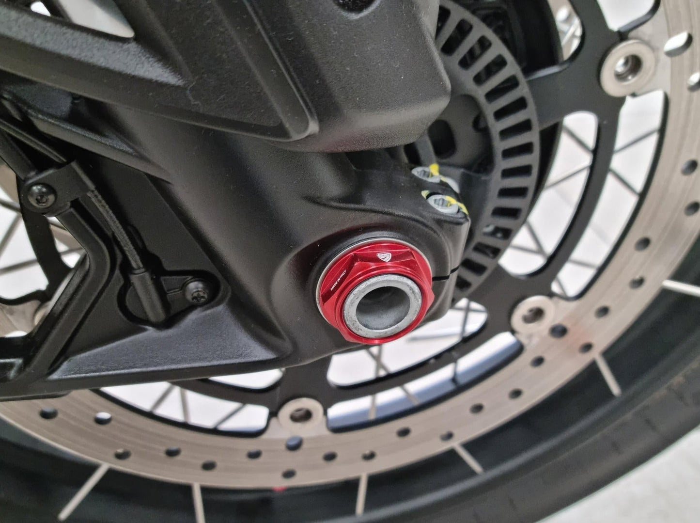 DA405 - CNC RACING Moto Guzzi V100 Mandello / V85 TT Front Wheel Nut – Accessories in the Motoraider Motorcycle Aftermarket Accessories and Parts Online Shop