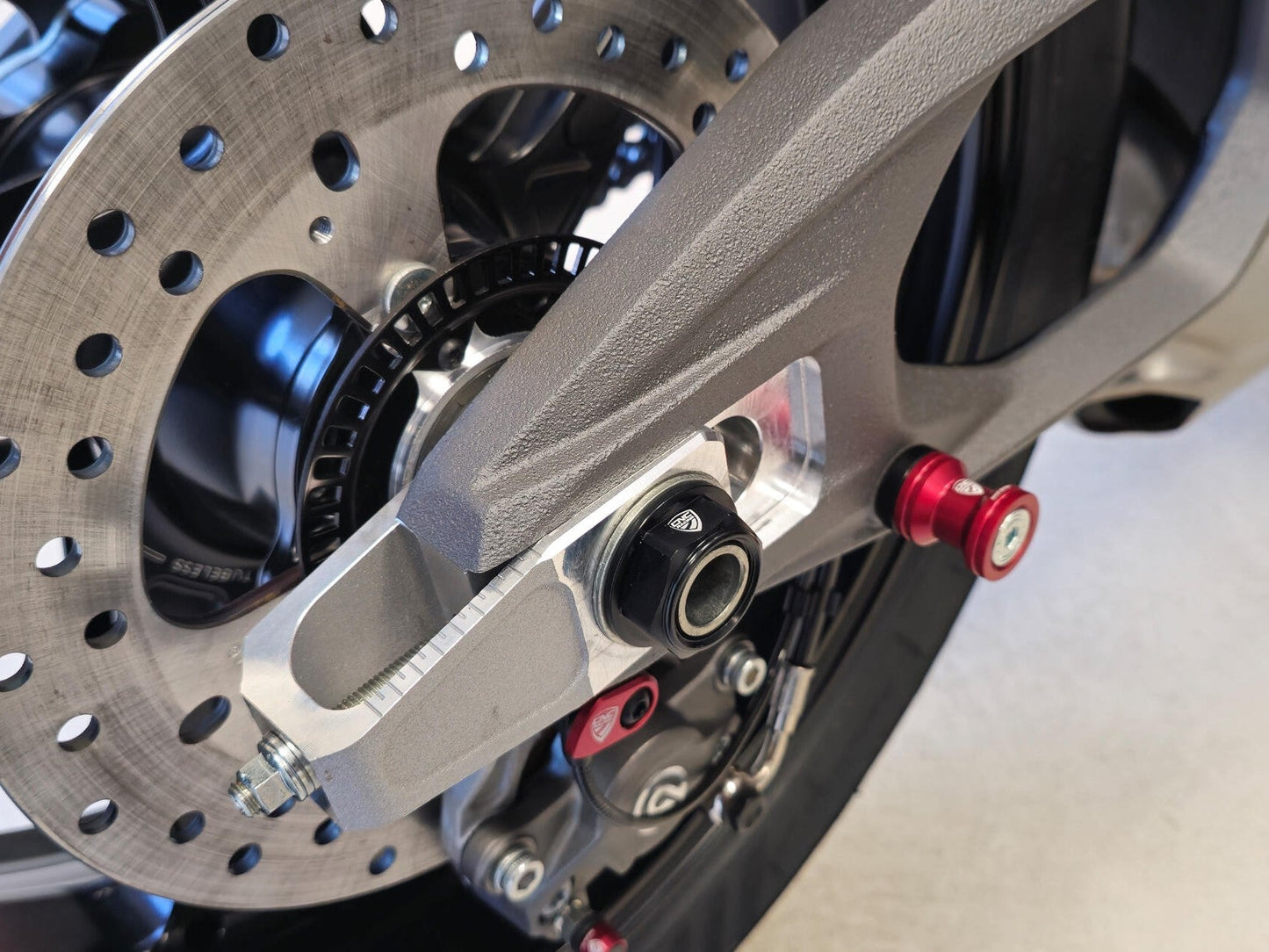 CNC RACING DA407 Ducati Panigale V4 / V4S (2025+) Rear Wheel Axle Nut M25x1,25 – Accessories in the Motoraider Motorcycle Aftermarket Accessories and Parts Online Shop