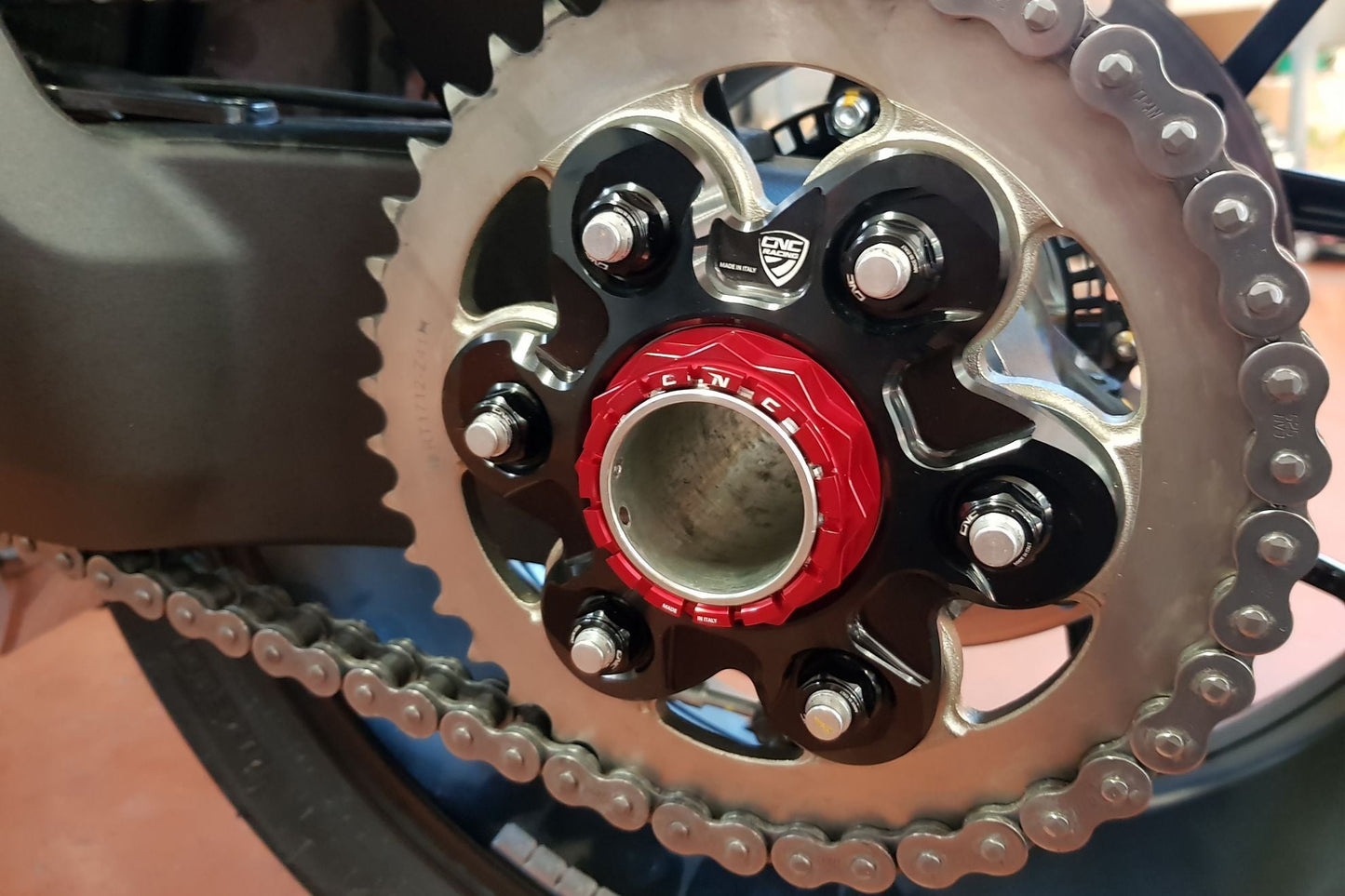 FL506 - CNC RACING Ducati Panigale V4 / Streetfighter V4 (18/24) Rear Sprocket Flange (carrier) – Accessories in the Motoraider Motorcycle Aftermarket Accessories and Parts Online Shop