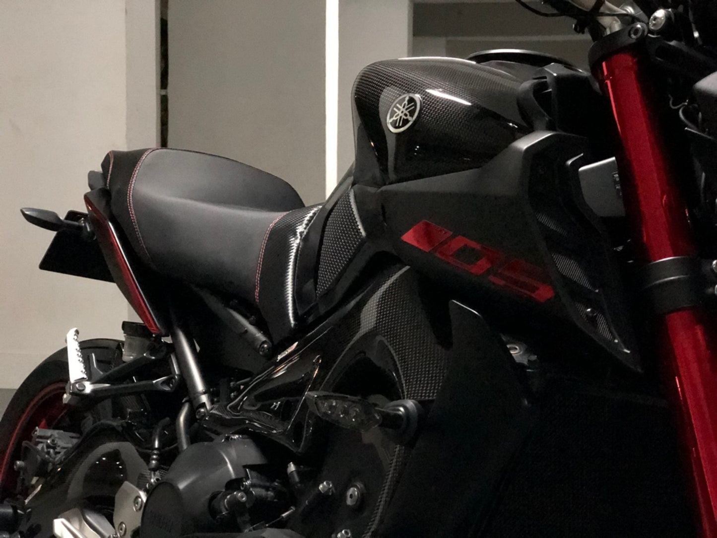 CARBON2RACE Yamaha MT-09 (14/20) Carbon Fuel Tank Sliders – Accessories in the 2WheelsHero Motorcycle Aftermarket Accessories and Parts Online Shop