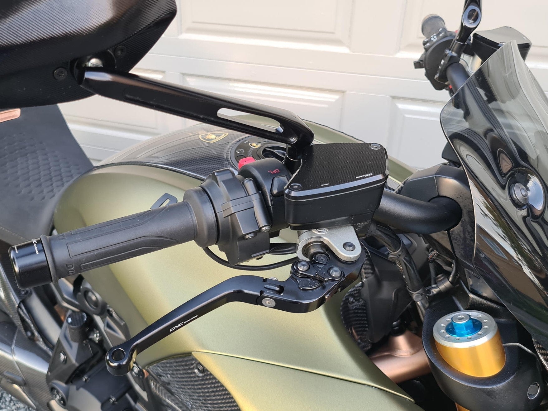KT850 - CNC RACING Ducati Diavel / XDiavel Front Brake & Clutch Fluid Tank Caps "Streaks" – Accessories in the Motoraider Motorcycle Aftermarket Accessories and Parts Online Shop