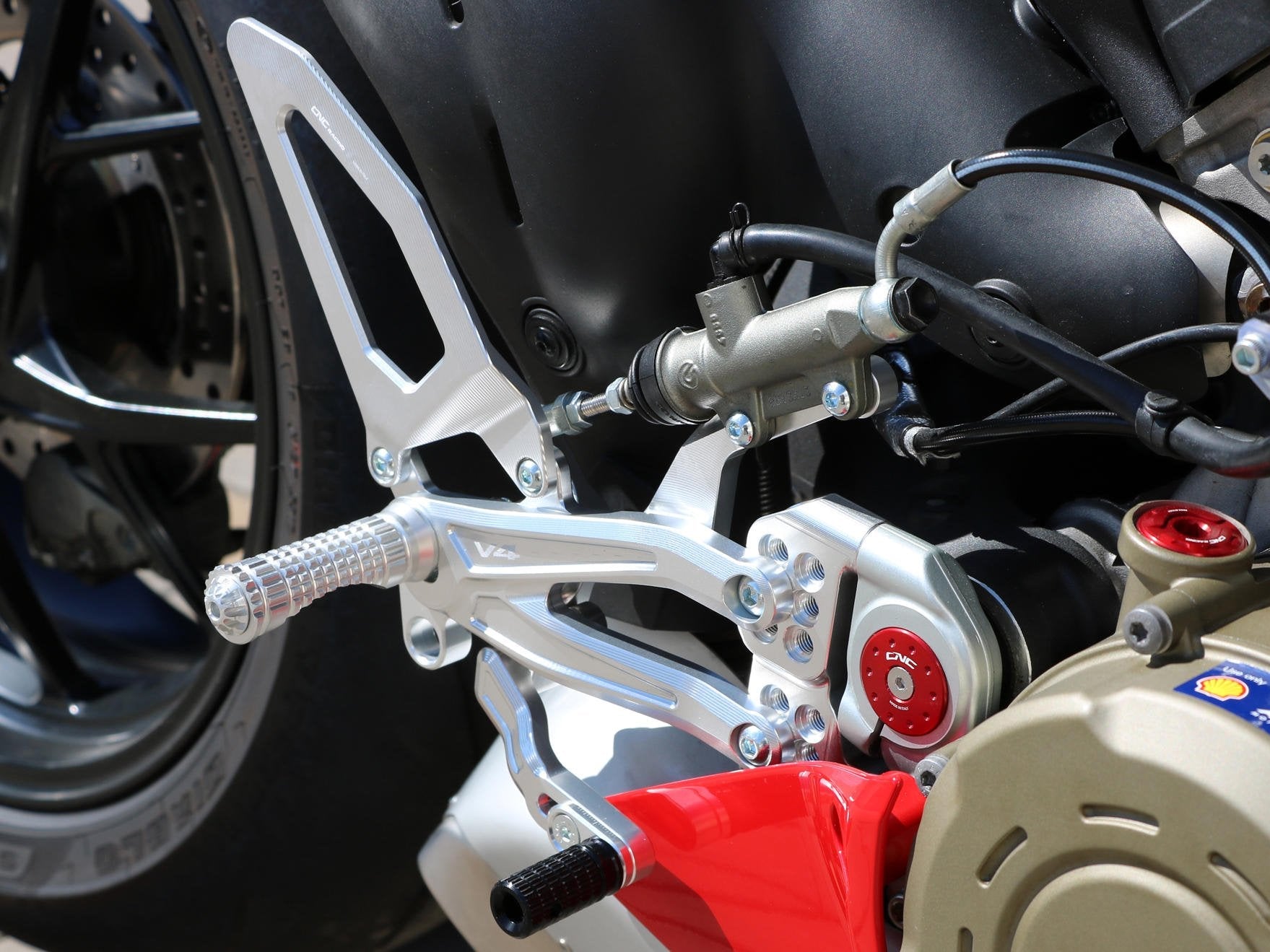 PE407 - CNC RACING Ducati Panigale V4 (18/24) Adjustable Rearset "Easy" – Accessories in the Motoraider Motorcycle Aftermarket Accessories and Parts Online Shop