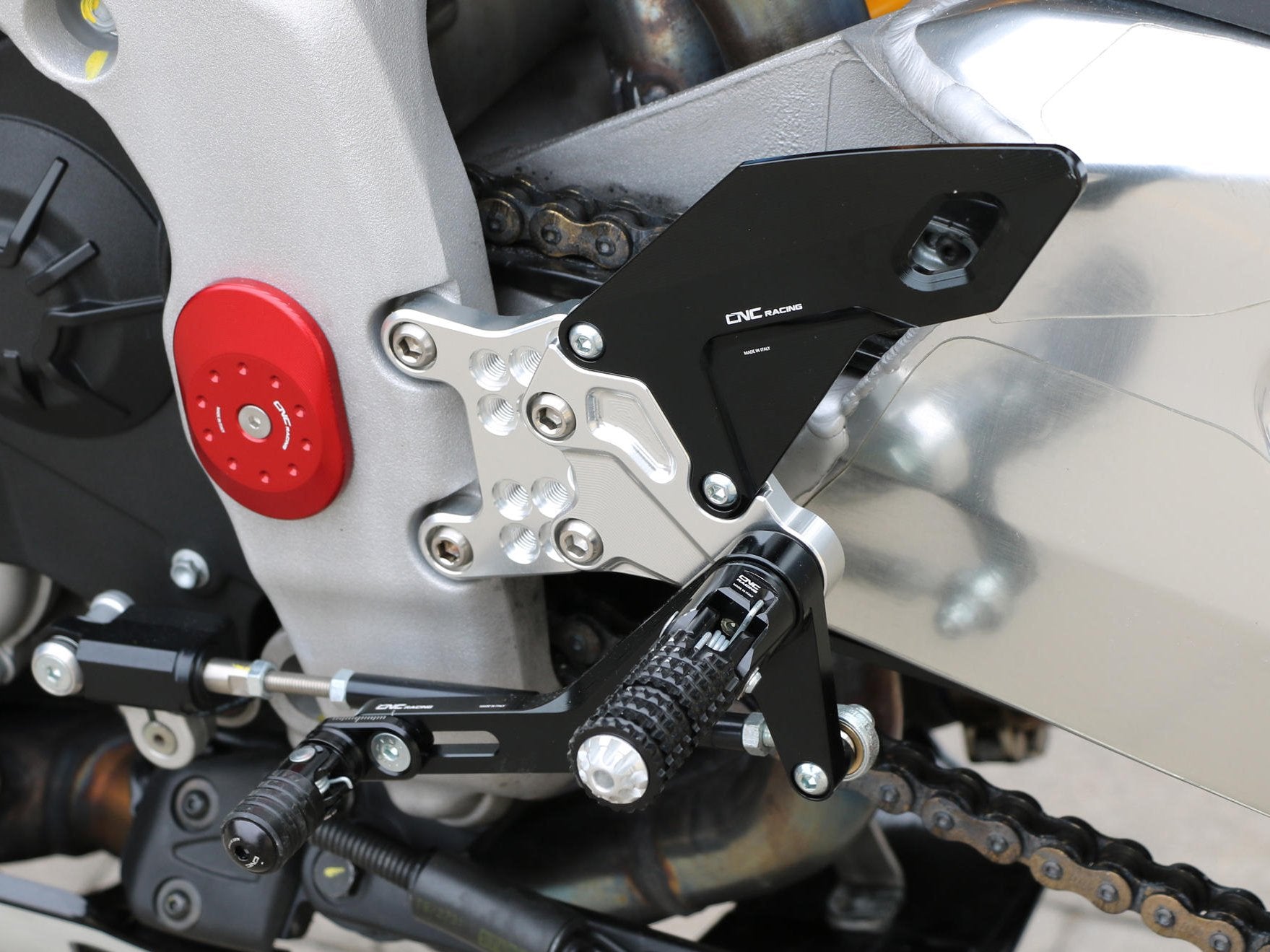 PE500 - CNC RACING Aprilia RSV4 / Tuono V4 (09/16) Adjustable Rearset – Accessories in the Motoraider Motorcycle Aftermarket Accessories and Parts Online Shop