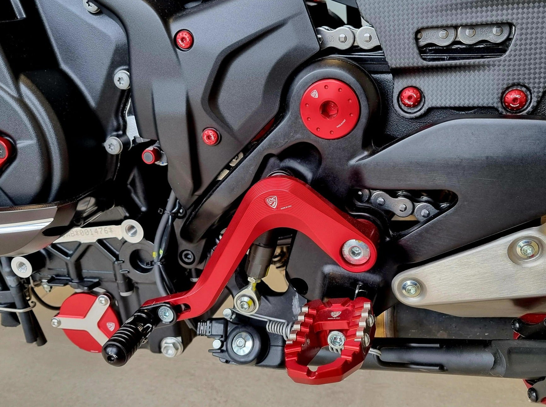 PEC04 - CNC RACING Ducati Diavel V4 (2023+) Gear/Rear Brake Levers Kit "Slide" – Accessories in the Motoraider Motorcycle Aftermarket Accessories and Parts Online Shop
