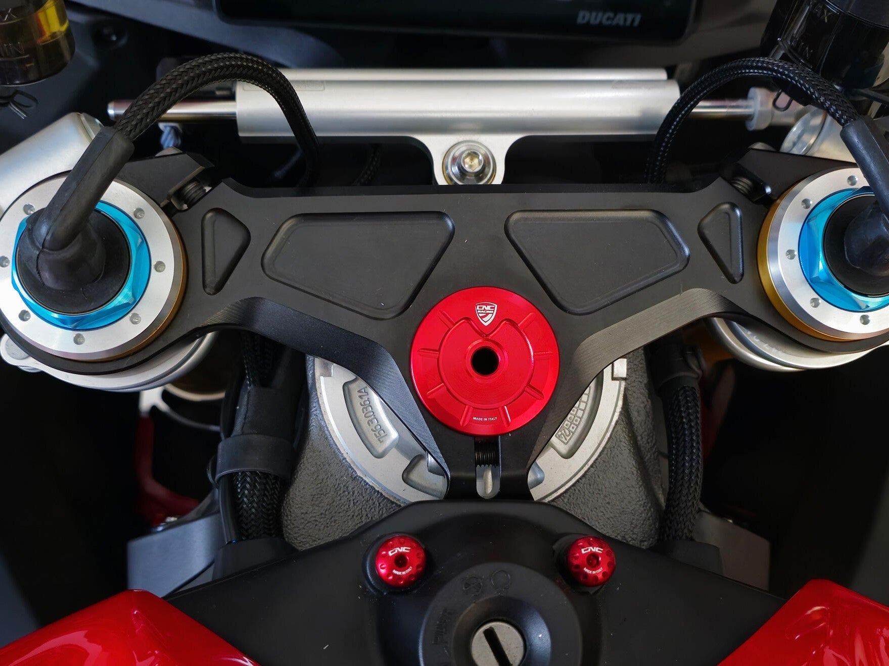 PSA51 - CNC RACING Ducati Streetfighter V2 / V4 / Panigale V4 Top Steering Plate Nut Cap – Accessories in the Motoraider Motorcycle Aftermarket Accessories and Parts Online Shop