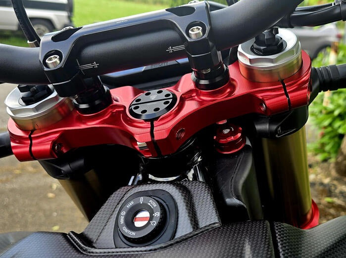 PST21 - CNC RACING Ducati Hypermotard 698 Mono (2024+) Triple Clamps Top Yoke – Accessories in the Motoraider Motorcycle Aftermarket Accessories and Parts Online Shop