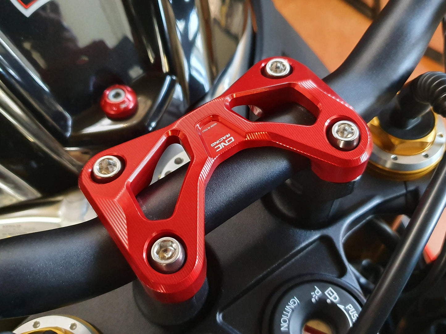 RM256 - CNC RACING Aprilia Tuono V4 / 660 Handlebar Top Clamp – Accessories in the Motoraider Motorcycle Aftermarket Accessories and Parts Online Shop