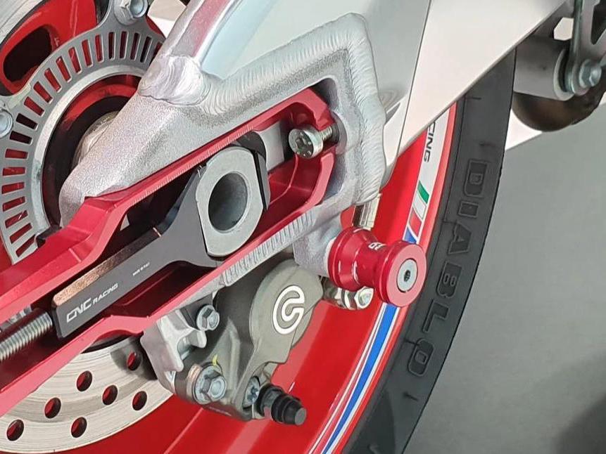 SC190 - CNC RACING Support Stand Swingarm Spools (M6) – Accessories in the Motoraider Motorcycle Aftermarket Accessories and Parts Online Shop
