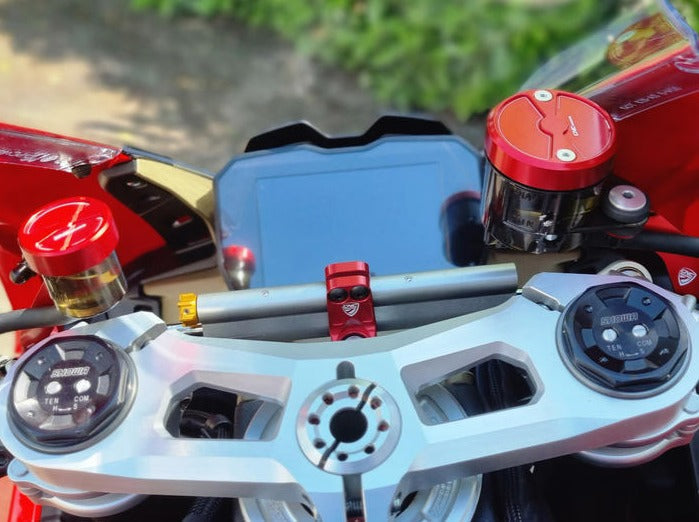 Ducati Panigale V4 (18/24) OHLINS Steering Damper + CNC RACING Mounting Kit – Accessories in the Motoraider Motorcycle Aftermarket Accessories and Parts Online Shop