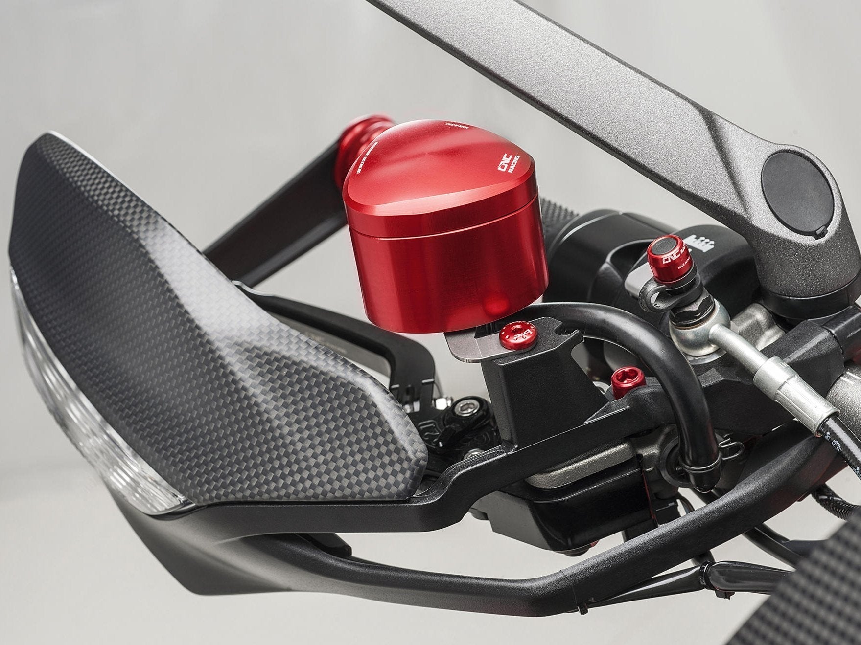 SE501 - CNC RACING Universal 25 ml Front Brake Fluid Tank "Rebel" – Accessories in the Motoraider Motorcycle Aftermarket Accessories and Parts Online Shop