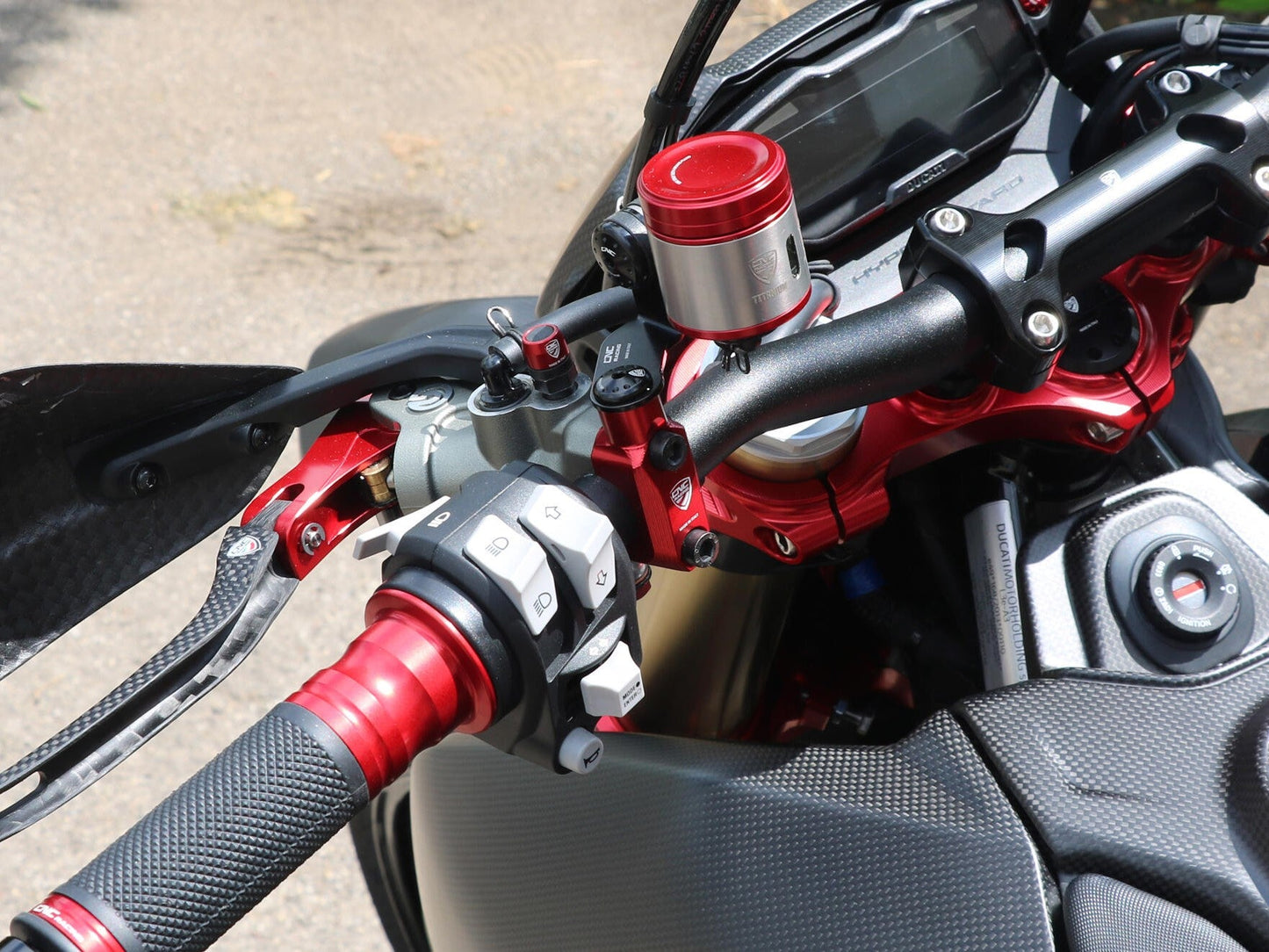 SEA19 - CNC RACING Ducati Hypermotard 698 Mono (2024+) Clutch / Brake Fluid Tanks Brackets Kit – Accessories in the Motoraider Motorcycle Aftermarket Accessories and Parts Online Shop