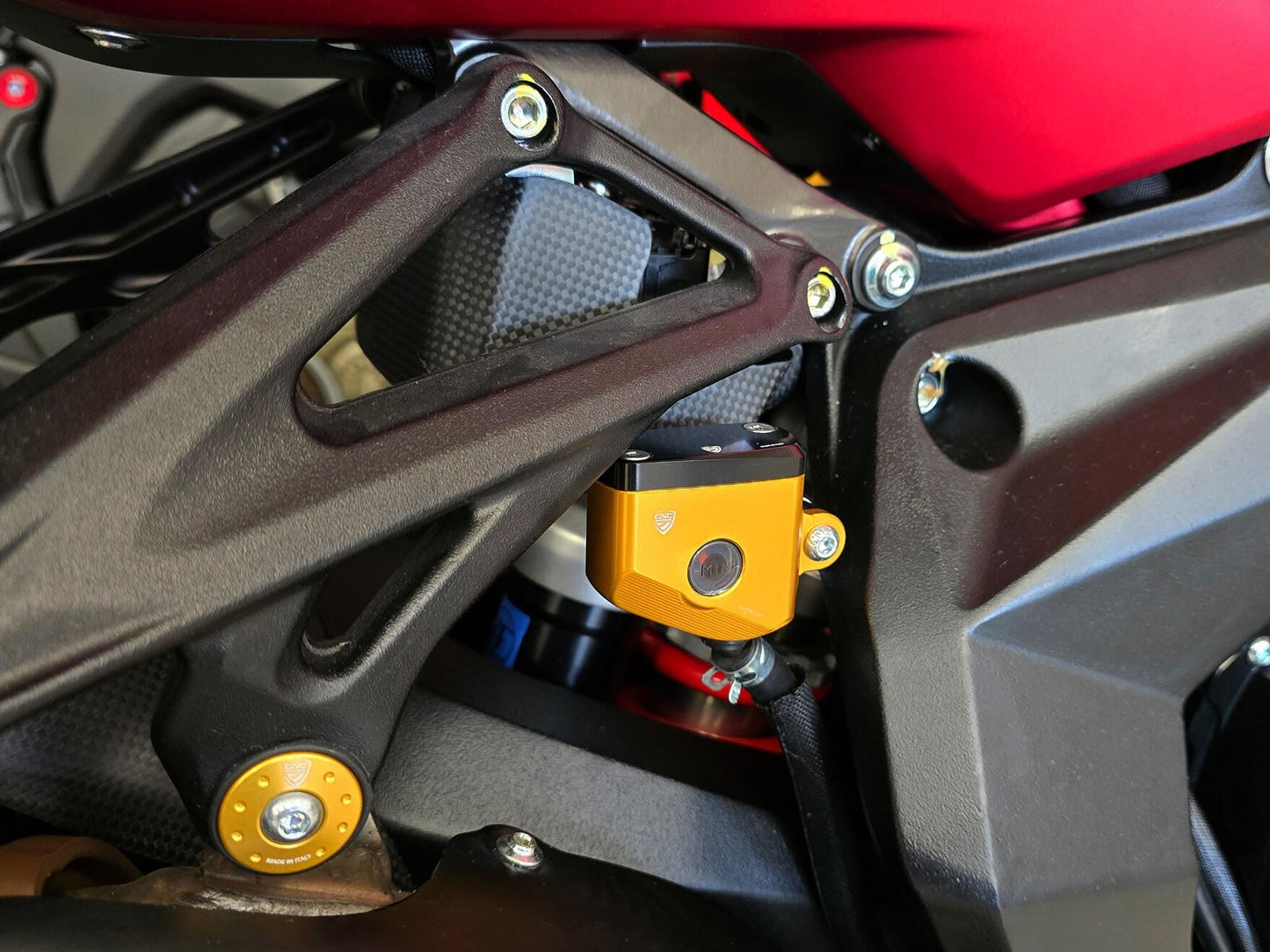 SEB26 - CNC RACING MV Agusta 20 ml Rear Brake Fluid Tank (only body) – Accessories in the Motoraider Motorcycle Aftermarket Accessories and Parts Online Shop