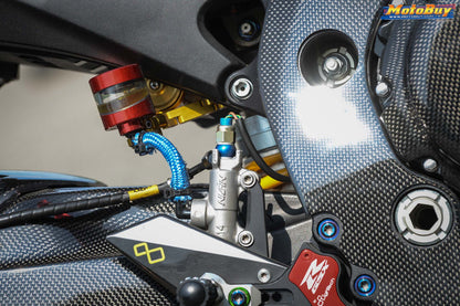 CARBON2RACE Suzuki GSX-R600/750 (11/18) Carbon Frame Covers – Accessories in the 2WheelsHero Motorcycle Aftermarket Accessories and Parts Online Shop