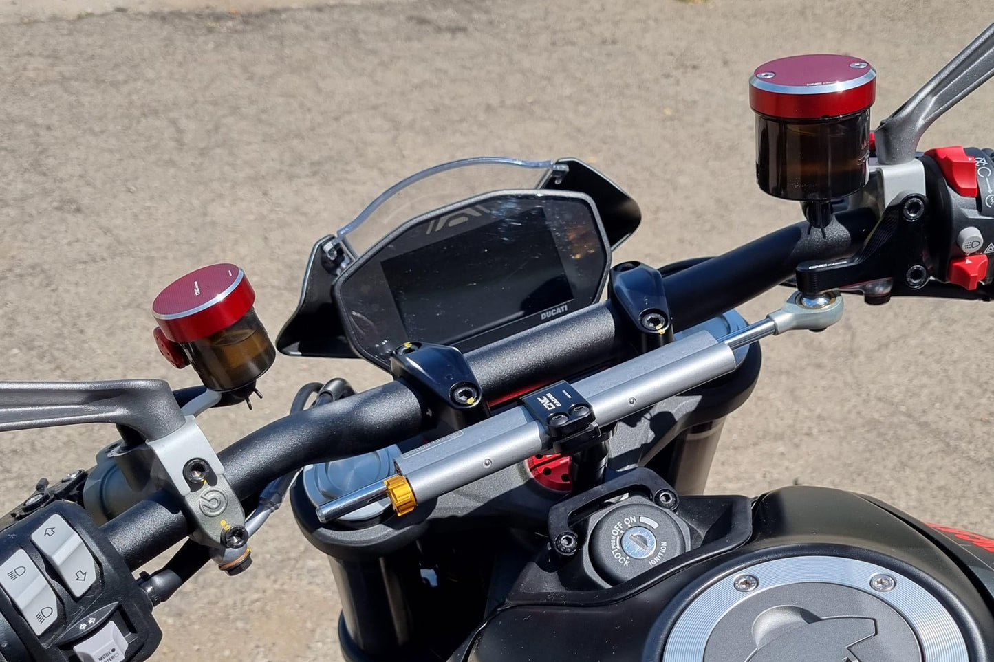TF605 - CNC RACING Ducati / MV Agusta Brake/Clutch Fluid Tank Cap "Bi-color" (M34x4) – Accessories in the Motoraider Motorcycle Aftermarket Accessories and Parts Online Shop