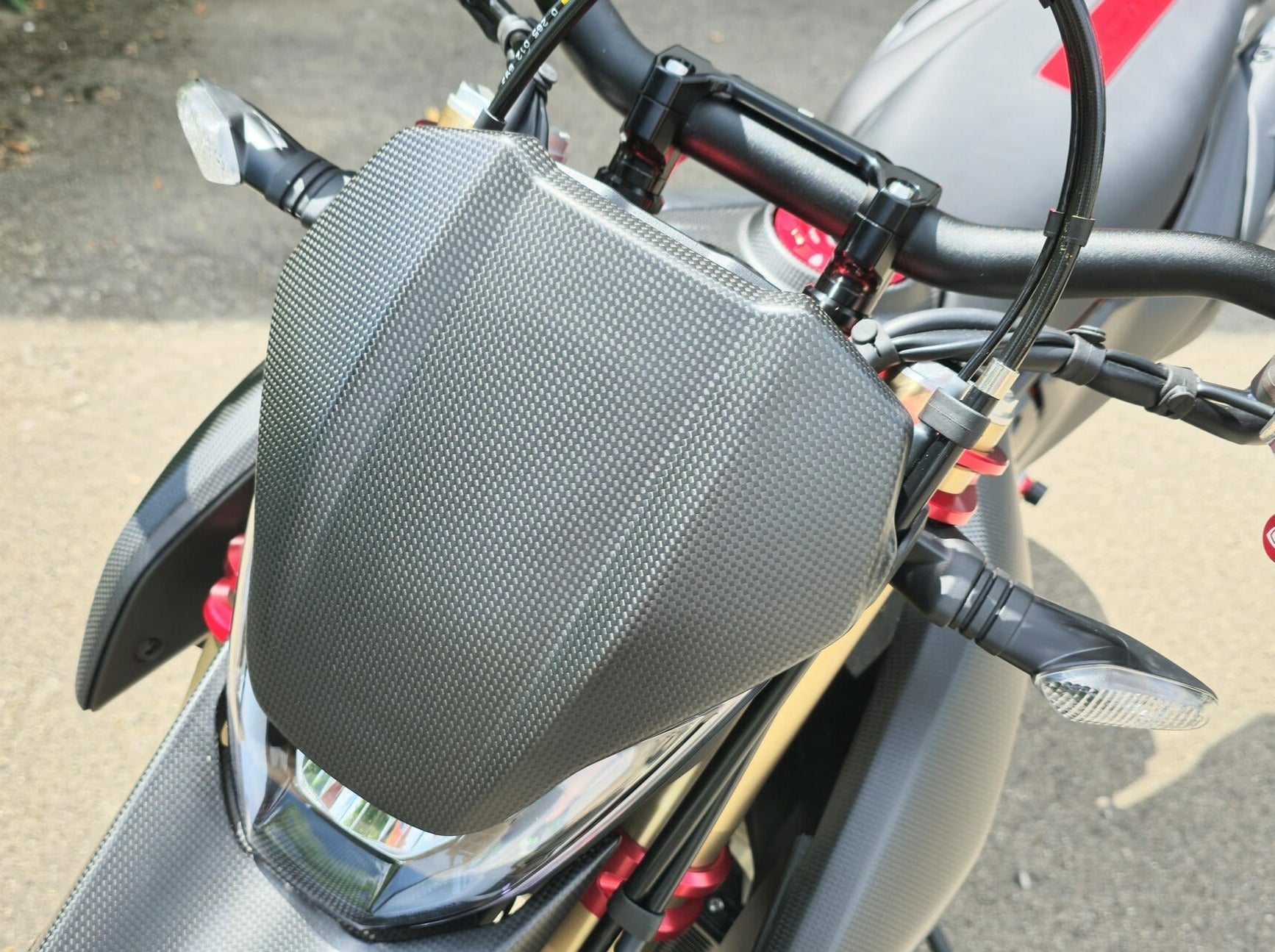 ZA266 - CNC RACING Ducati Hypermotard 698 Mono (2024+) Carbon Windshield – Accessories in the Motoraider Motorcycle Aftermarket Accessories and Parts Online Shop