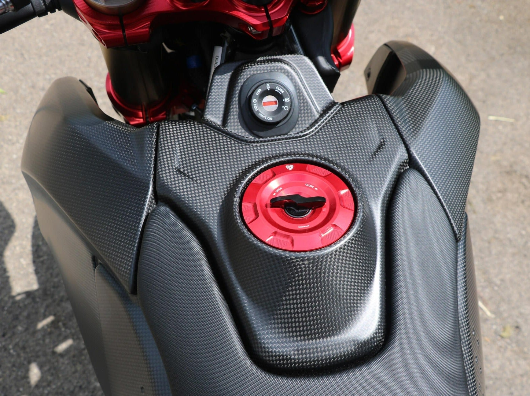 ZA269 - CNC RACING Ducati Hypermotard 698 Mono (2024+) Carbon Fuel Tank Top Сover – Accessories in the Motoraider Motorcycle Aftermarket Accessories and Parts Online Shop