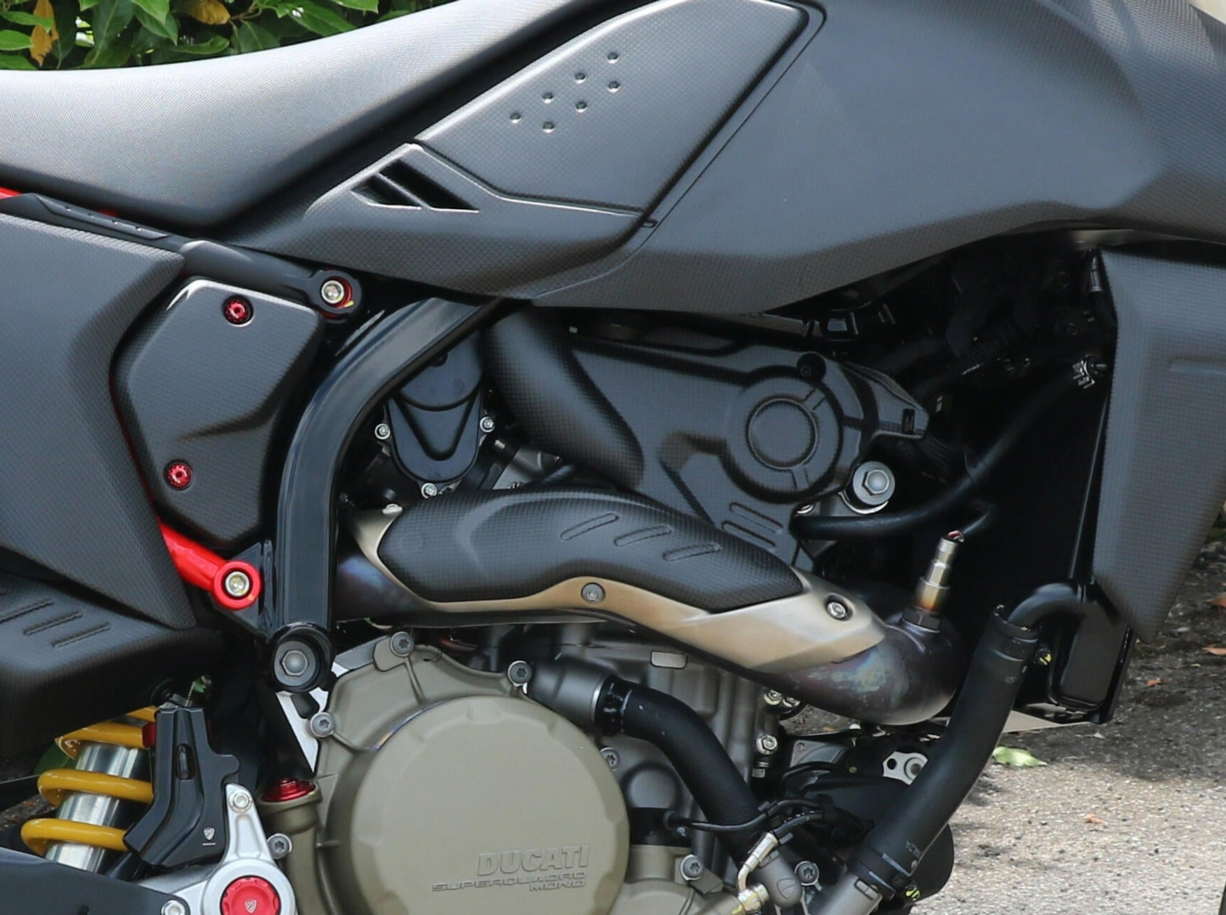 ZA274 - CNC RACING Ducati Hypermotard 698 Mono (2024+) Carbon Engine Cover (right side) – Accessories in the Motoraider Motorcycle Aftermarket Accessories and Parts Online Shop