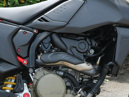 ZA274 - CNC RACING Ducati Hypermotard 698 Mono (2024+) Carbon Engine Cover (right side) – Accessories in the Motoraider Motorcycle Aftermarket Accessories and Parts Online Shop