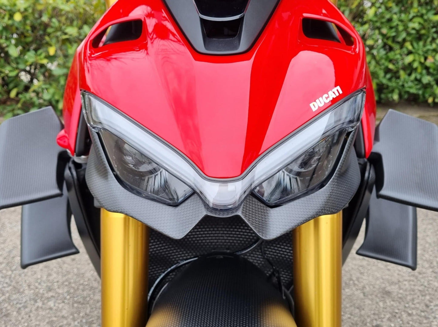ZA301 - CNC RACING Ducati Streetfighter V4/V2 Carbon Headlight Fairing (lower) – Accessories in the Motoraider Motorcycle Aftermarket Accessories and Parts Online Shop