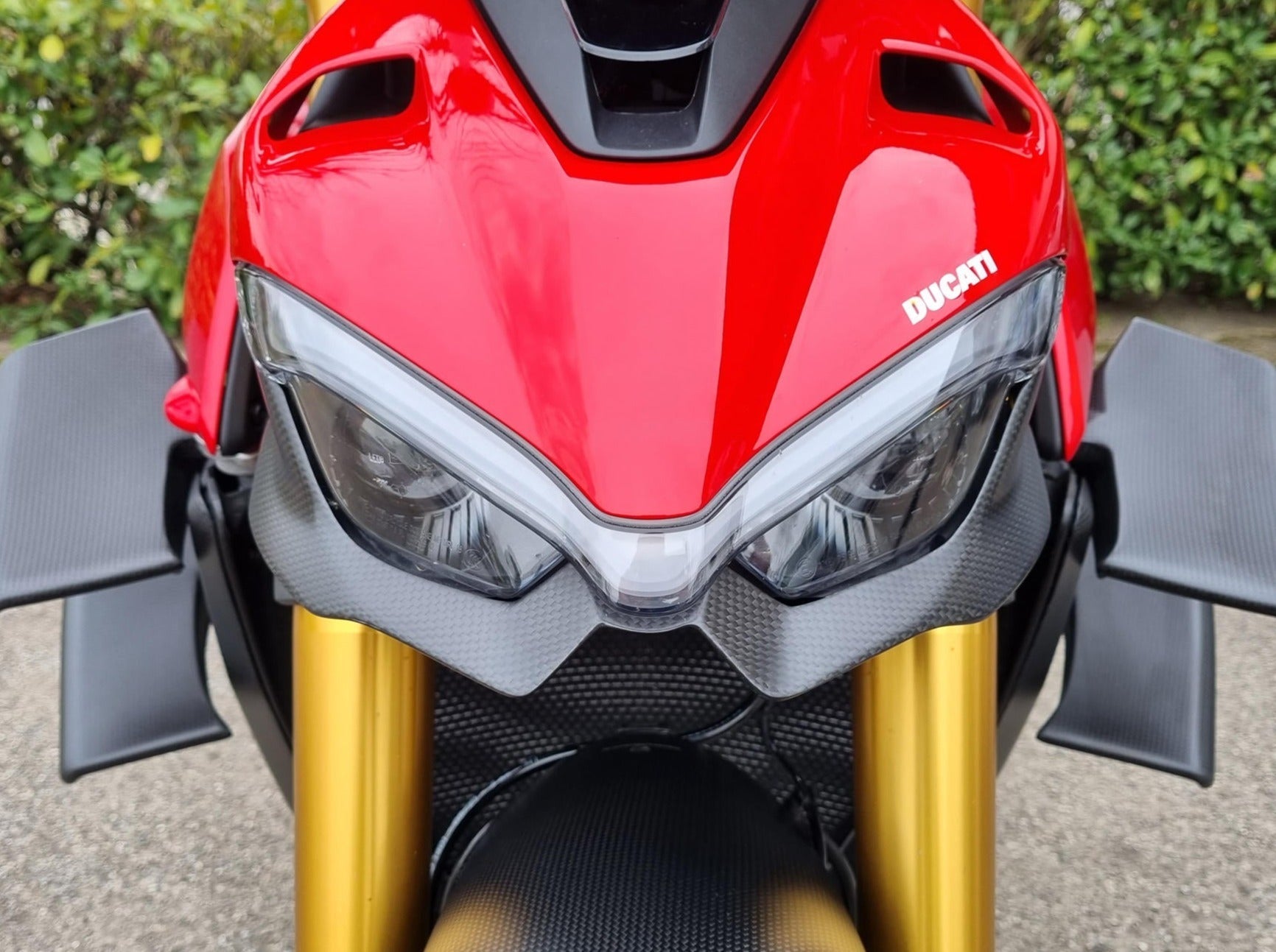 ZA301 - CNC RACING Ducati Streetfighter V4/V2 Carbon Headlight Fairing (lower) – Accessories in the Motoraider Motorcycle Aftermarket Accessories and Parts Online Shop