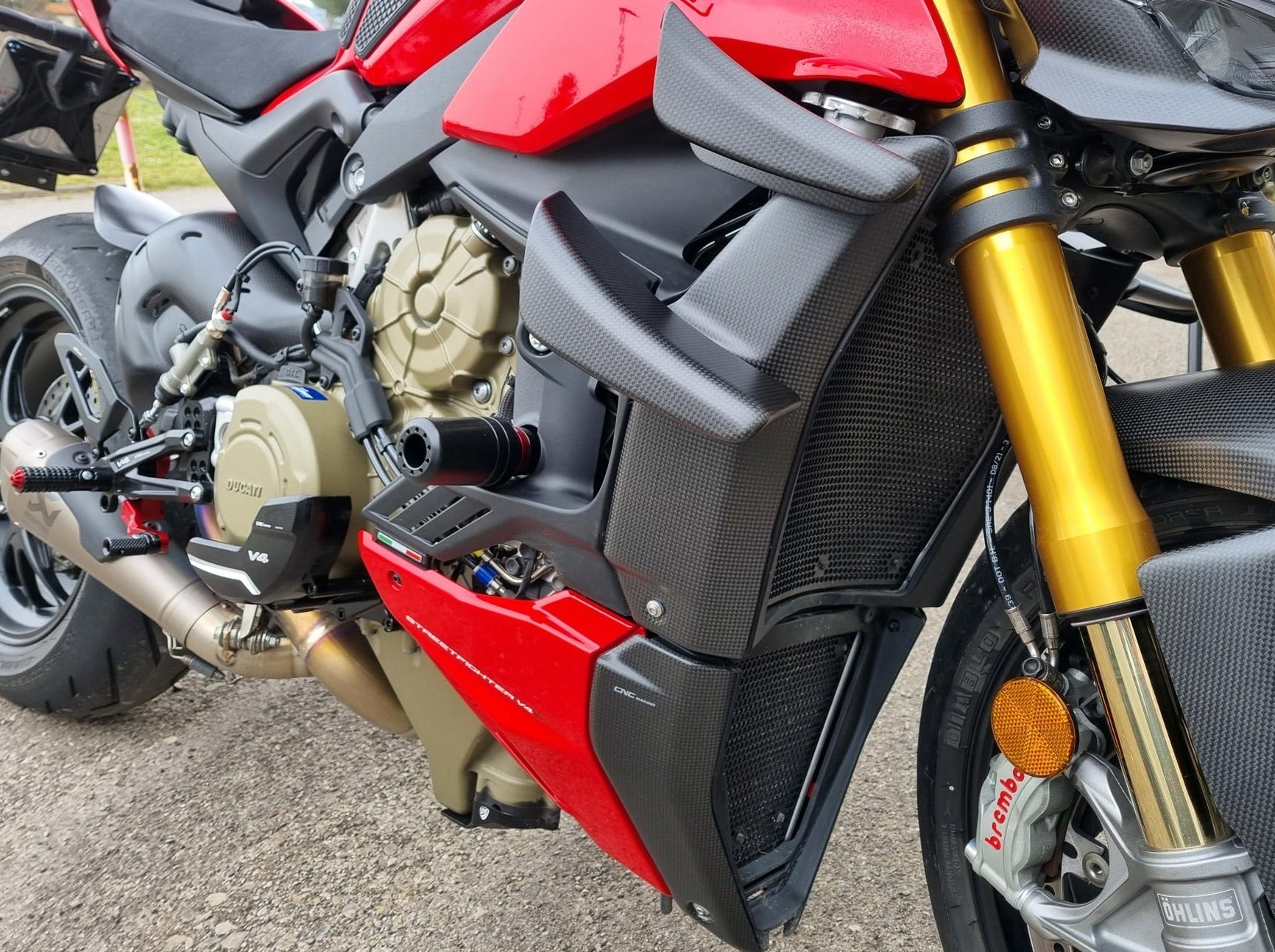 ZA303 - CNC RACING Ducati Streetfighter V4/V2 Carbon Winglets Kit – Accessories in the Motoraider Motorcycle Aftermarket Accessories and Parts Online Shop