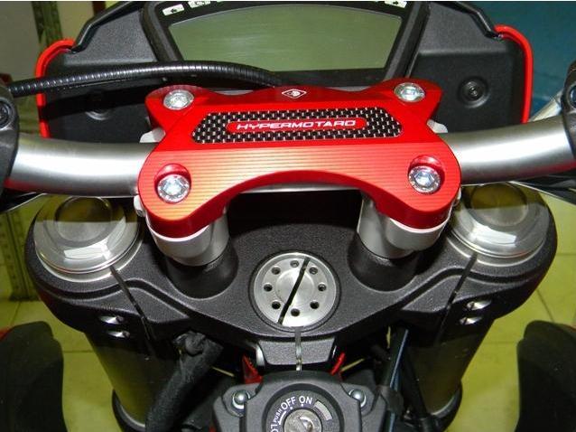 BM02 - DUCABIKE Ducati Hypermotard 821 / 939 Handlebar Clamp – Accessories in the Motoraider Motorcycle Aftermarket Accessories and Parts Online Shop