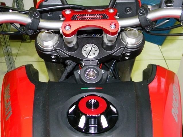 BM02 - DUCABIKE Ducati Hypermotard 821 / 939 Handlebar Clamp – Accessories in the Motoraider Motorcycle Aftermarket Accessories and Parts Online Shop