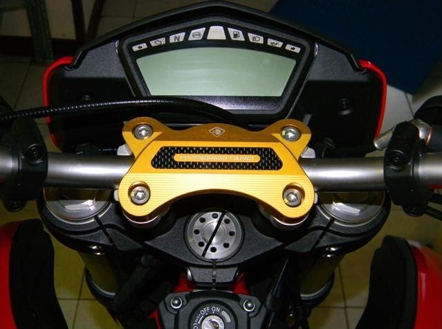 BM02 - DUCABIKE Ducati Hypermotard 821 / 939 Handlebar Clamp – Accessories in the Motoraider Motorcycle Aftermarket Accessories and Parts Online Shop