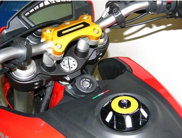 BM02 - DUCABIKE Ducati Hypermotard 821 / 939 Handlebar Clamp – Accessories in the Motoraider Motorcycle Aftermarket Accessories and Parts Online Shop