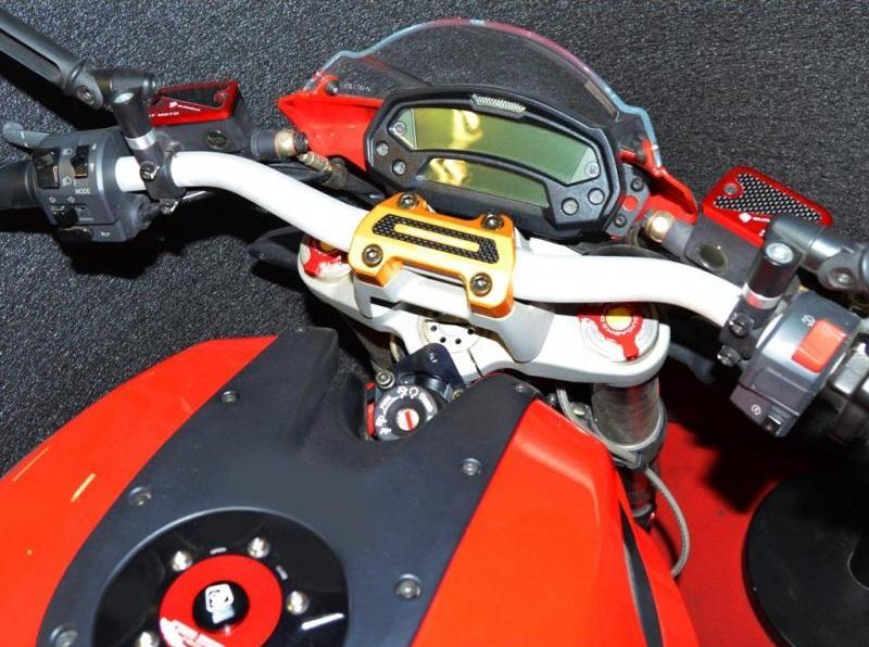 BM07 - DUCABIKE Ducati Monster 796/1100 Handlebar Clamp – Accessories in the Motoraider Motorcycle Aftermarket Accessories and Parts Online Shop