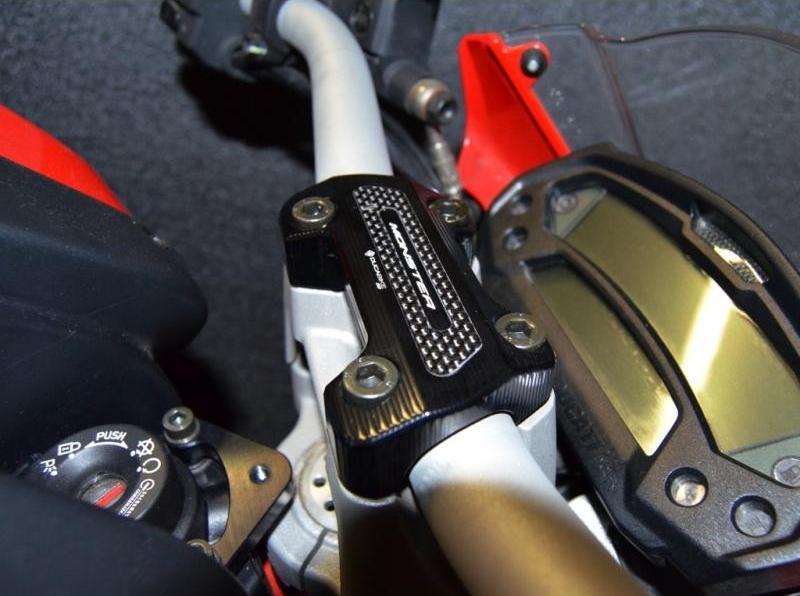 BM07 - DUCABIKE Ducati Monster 796/1100 Handlebar Clamp – Accessories in the Motoraider Motorcycle Aftermarket Accessories and Parts Online Shop