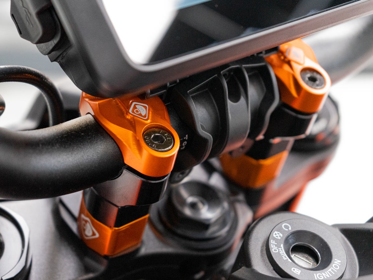BM21 - DUCABIKE KTM 790 / 890 / 990 Duke Handlebar Clamps – Accessories in the Motoraider Motorcycle Aftermarket Accessories and Parts Online Shop