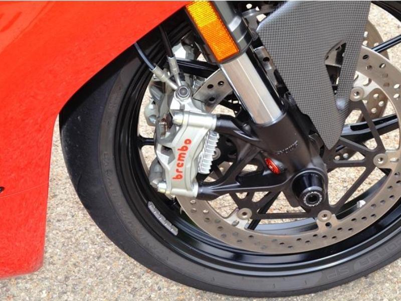 BPR01 - PERFORMANCE TECHNOLOGY Triumph Brake Plate Radiator – Accessories in the Motoraider Motorcycle Aftermarket Accessories and Parts Online Shop