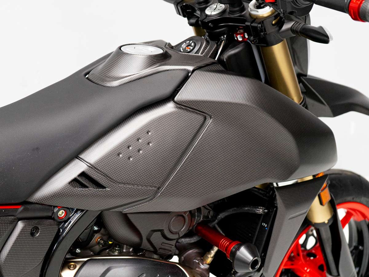 CRB151O - DUCABIKE Ducati Hypermotard 698 Mono / RVE (2024+) Carbon Tank Side Covers – Accessories in the Motoraider Motorcycle Aftermarket Accessories and Parts Online Shop