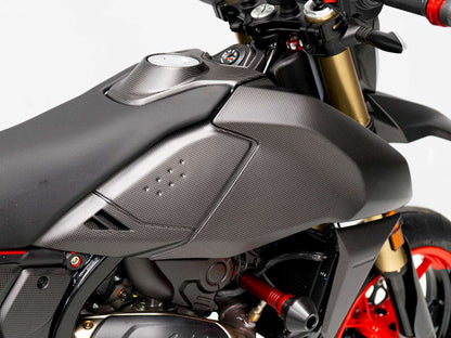 CRB151O - DUCABIKE Ducati Hypermotard 698 Mono / RVE (2024+) Carbon Tank Side Covers – Accessories in the Motoraider Motorcycle Aftermarket Accessories and Parts Online Shop
