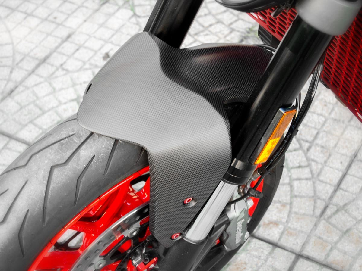 CRB21O - DUCABIKE Ducati Monster 950 (2021+) Carbon Front Fender – Accessories in the Motoraider Motorcycle Aftermarket Accessories and Parts Online Shop