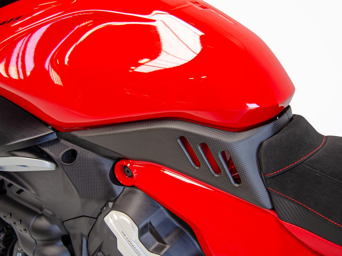 CRB71O - DUCABIKE Ducati Diavel V4 (2023+) Carbon Fuel Tank Side Covers – Accessories in the Motoraider Motorcycle Aftermarket Accessories and Parts Online Shop