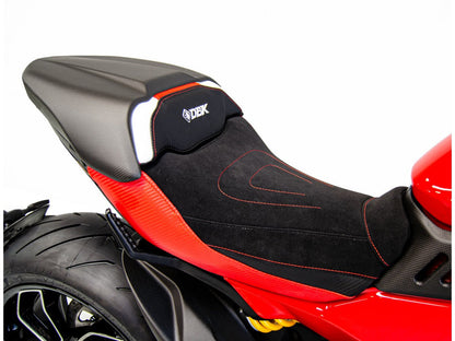 CRB74O - DUCABIKE Ducati Diavel V4 (2023+) Carbon Passenger Seat Cover – Accessories in the Motoraider Motorcycle Aftermarket Accessories and Parts Online Shop