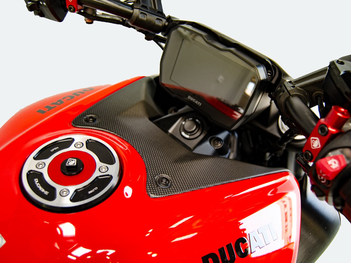CRB81O - DUCABIKE Ducati Diavel V4 (2023+) Carbon Fuel Tank Front Cover – Accessories in the Motoraider Motorcycle Aftermarket Accessories and Parts Online Shop